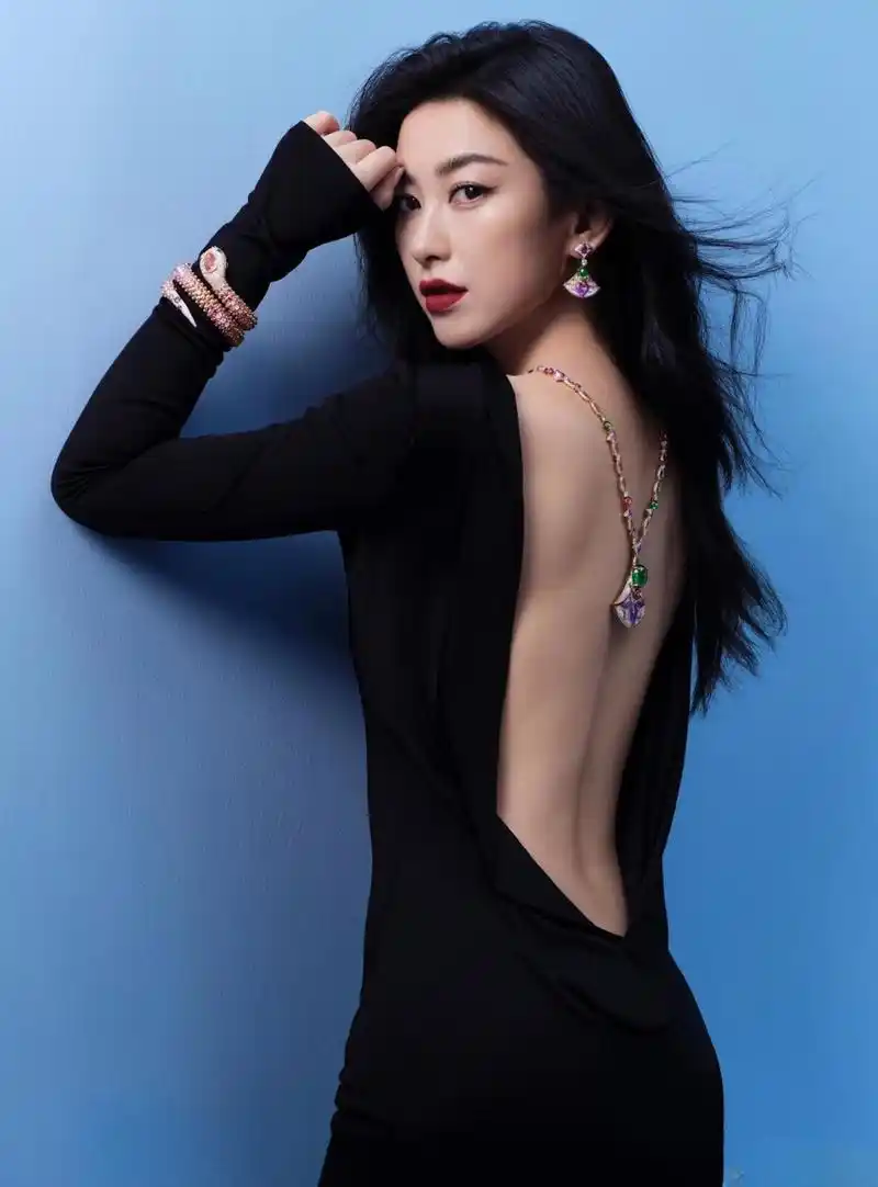 养眼美女朱珠写真,朱珠是一位养眼美女,她有着清新脱俗的气质和出众的