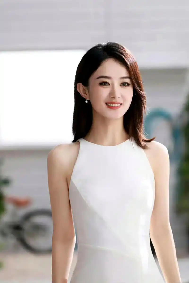 赵丽颖# #娱乐# #娱乐最前沿# #赵丽颖短发无袖白裙#好温柔好漂亮的