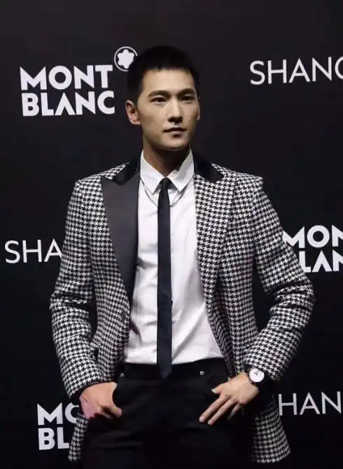 杨洋颜值暴跌,为转型剃寸头颧骨太高很沧桑,若是失败该何去何从_黑色