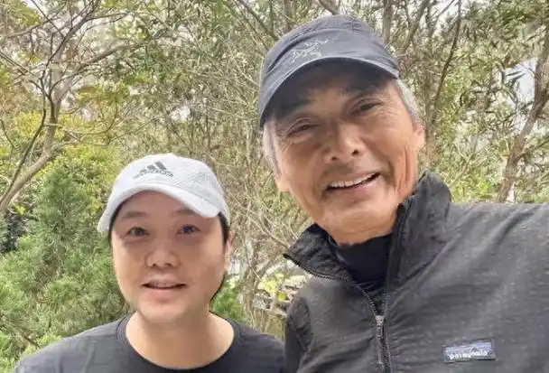 成龙老了,李连杰老了,周星驰也老了,而68的他看起来像30岁