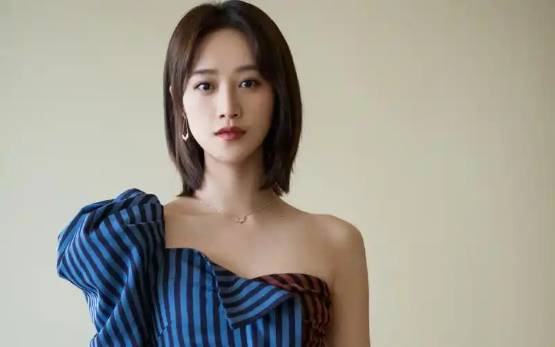 蓝盈莹性感优雅写真桌面壁纸