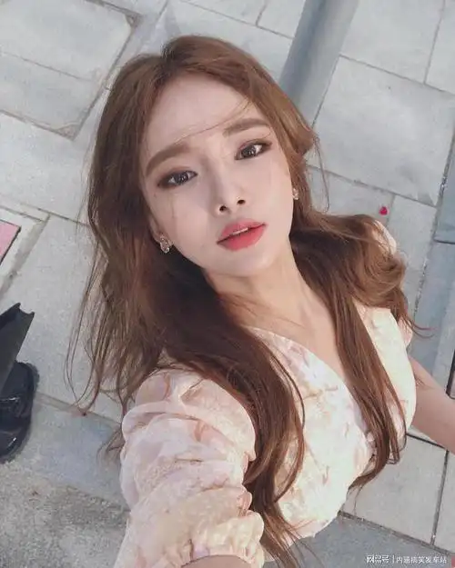 今日养眼美女f罩杯太显眼穿衣风格大胆收获91万粉丝