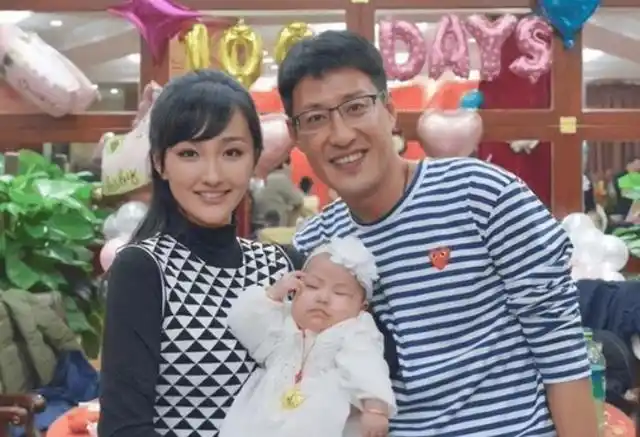 2009年,演员方柏霓在社交平台公开"于震家暴",引起轩然大波.