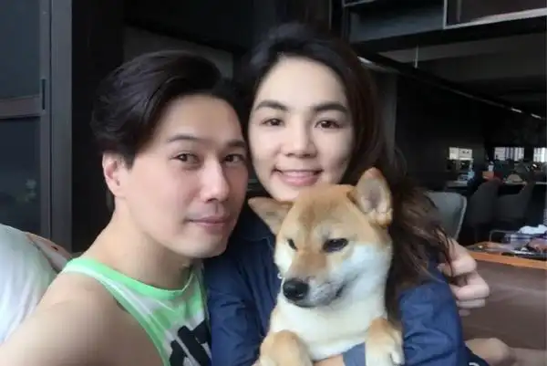 恩爱100分ella老公晒照庆祝结婚4周年图