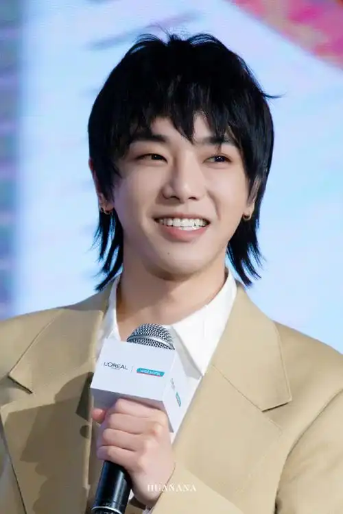 【20220109 成都欧莱雅品牌活动】你不知道你笑起来有多可爱@华晨宇yu