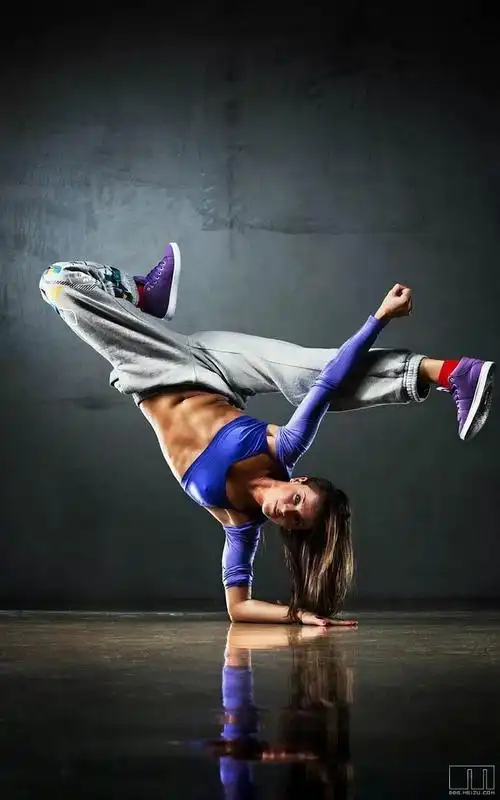 【关于舞蹈那些事儿】hiphop舞蹈教学分解动作