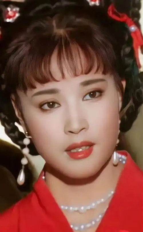 收手吧70岁刘晓庆还在装嫩演丫头喊小18岁男演员叫爹