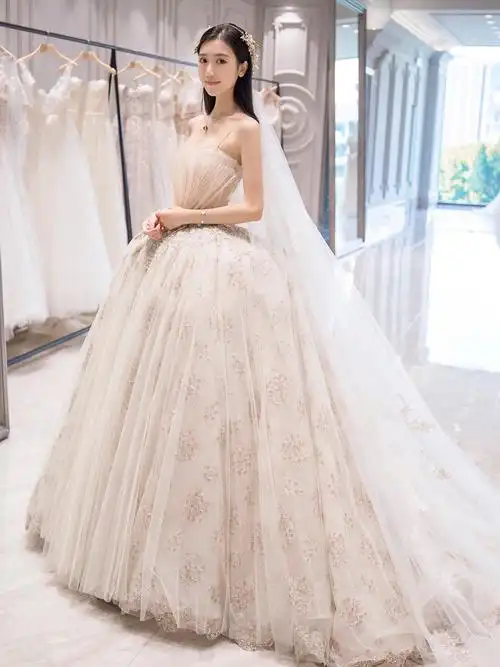 最美的新娘穿漂亮的婚纱,这一定是一场浪漫的婚礼.