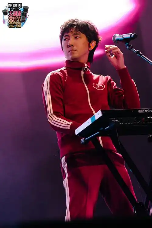 新裤子新歌dancerock#新裤子乐队新歌《dance rock》亮相太湖湾,依种