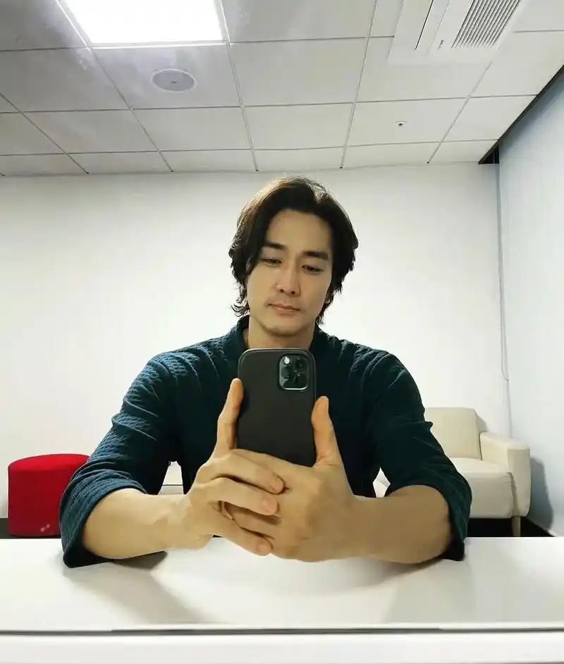 大叔 #宋承宪 #痞帅 宋承宪最新自拍 - 抖音