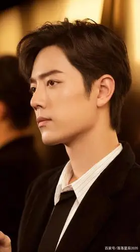 肖战,黑西装配衬衣霸道总裁范