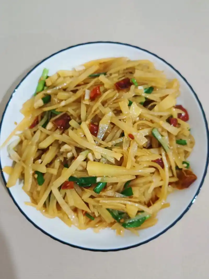 挑战家常菜的第四天——酸辣土豆丝.