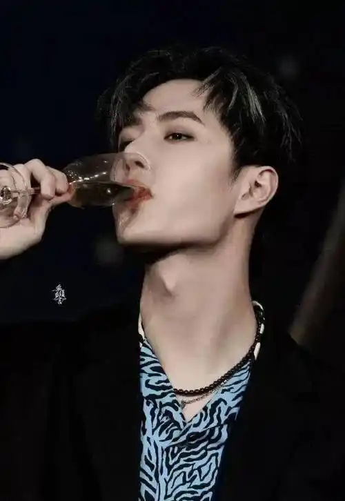 看似高冷的男神王一博,其实是断句鬼才_纸条_时候_不知道