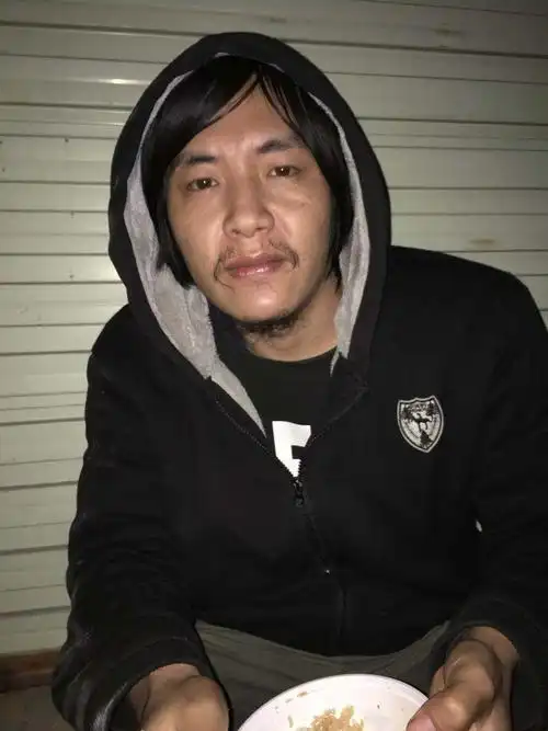 天下奇闻,弥留之际的爸爸呼唤失踪十年儿子,刚去世