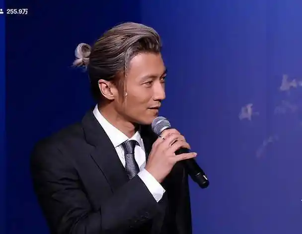 从叛逆少年到成功人士,43岁谢霆锋都经历了什么?