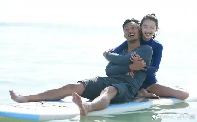 周冬雨素颜生活照#好久没发现过周冬雨原来这么美,《我们相爱吧≈中