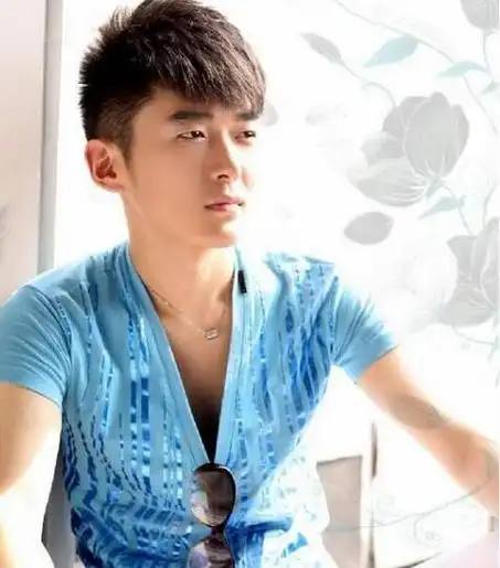 男生斜刘海发型(非主流斜刘海发型男) - 月牙知识库