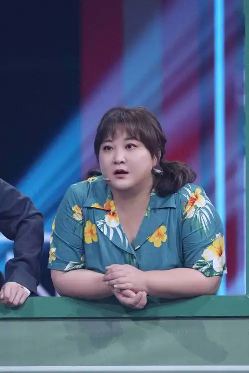 李焕英剧组做客《王牌对王牌6》 贾玲忆母亲泪洒现场直言无遗憾