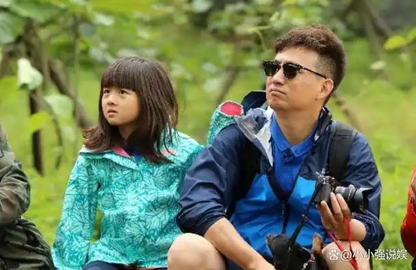 著名演员黄磊娶学生孙莉为妻如今五口之家很幸福但烦恼不断