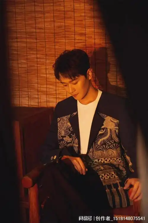 写真曹骏作为演员在角色上不断深挖,勇于突破.