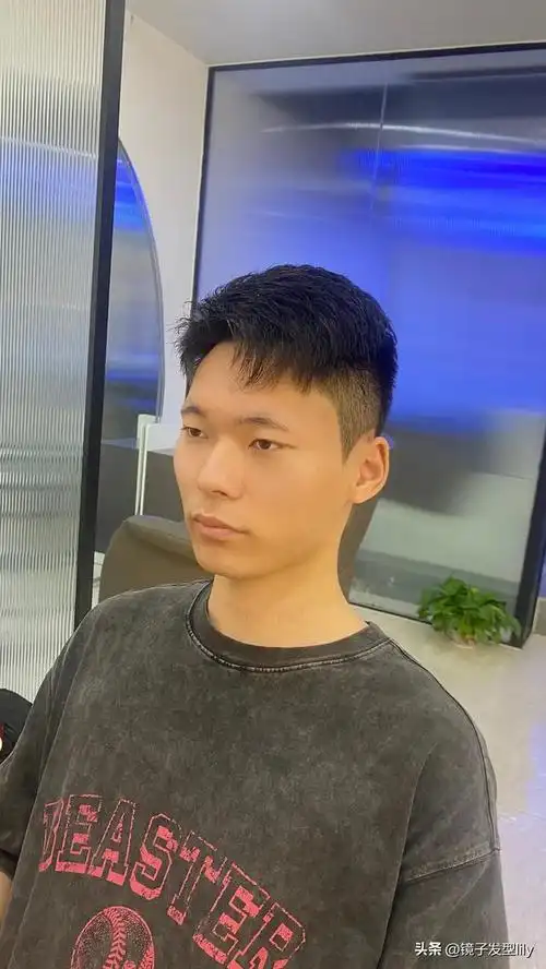 男士短发造型2021飞机头,2023最火最具人气的四种男士发型,剪完就是帅