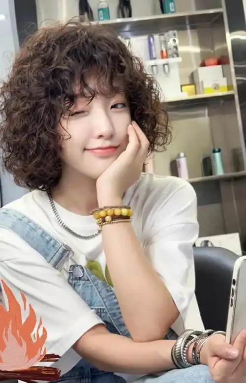 2021年最流行的4款短发烫发,时尚又减龄!