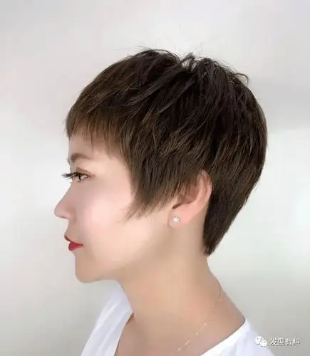 2021流行"蓬松烫"短发