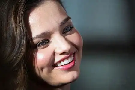 酒窝的面相_长脸女人_只有一个_风水图片_吉达阁