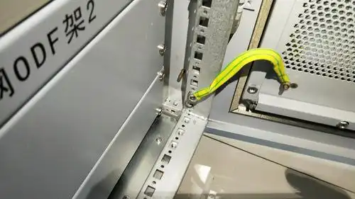 3.缺口监测机柜门地线未接.