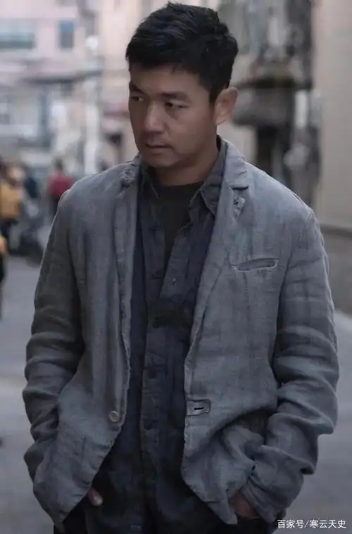 邢佳栋:成为三好学生的第二天被开除,被绑架后却让绑匪欠他人情