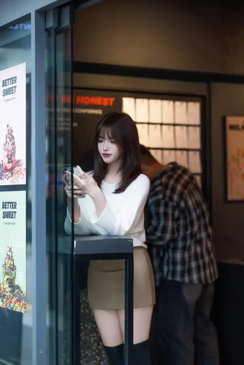 韩国首尔街拍.这是什么神仙颜值小姐姐呀,每周二接街头跟拍.#