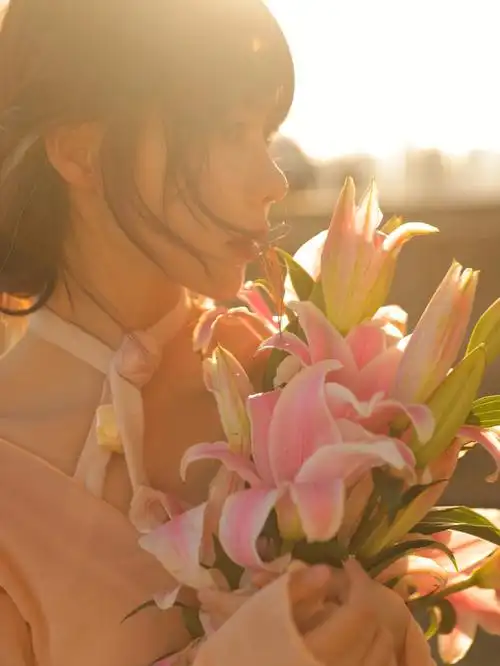 武汉约拍解锁天台拍照写真百合花