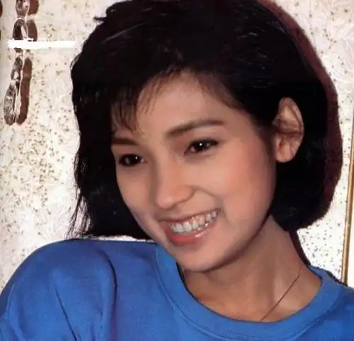 刘德华的同学,与周星驰青梅竹马,和老公相爱27年,如今家庭美满|戚美珍