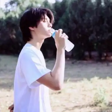 男生侧颜帅气头像好看的男生侧脸高清头像图片