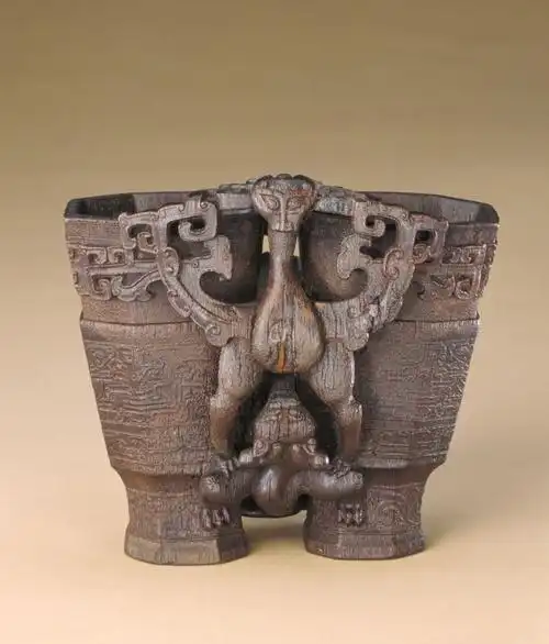 犀角雕鹰熊合卺杯 - 故宫博物院