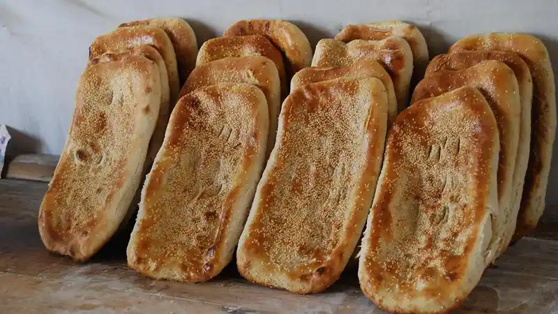 山东济宁微山湖南阳古镇,缸贴酥软香醇俗称乾隆烧饼真好吃