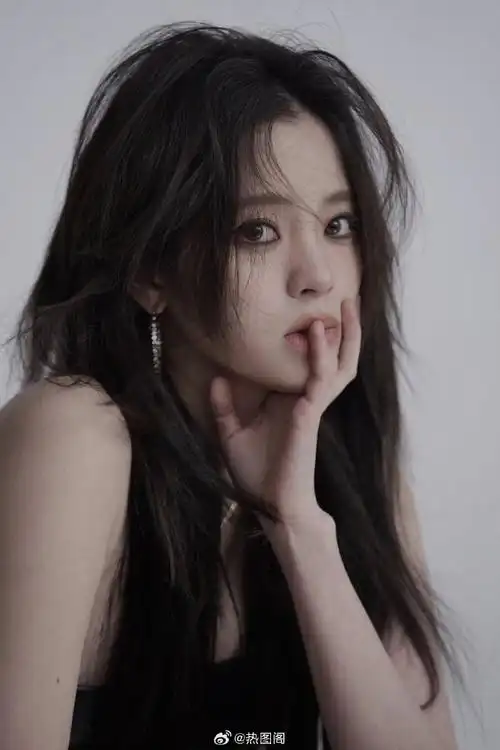 欧阳娜娜全包眼线妆##热图阁公众号