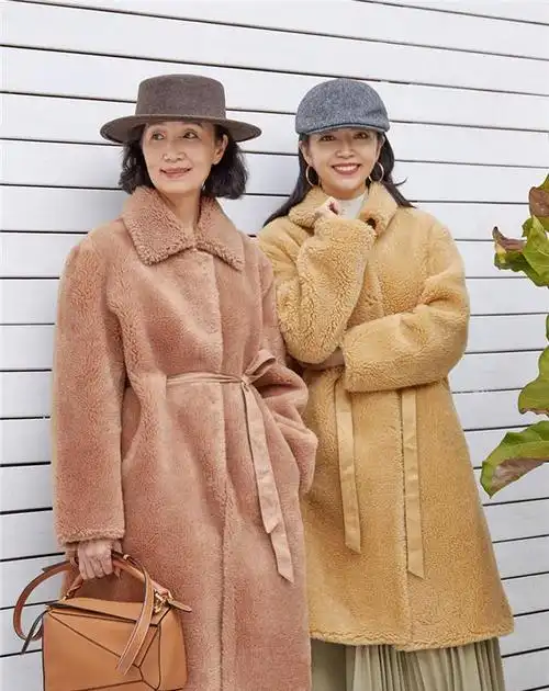 三木妈妈骨子里透露着知性美穿搭更是值得借鉴美得惊艳了时光