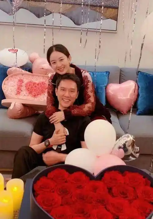 赵丽颖和冯绍峰官宣,整个微博都瘫痪了,网友:是真的红!