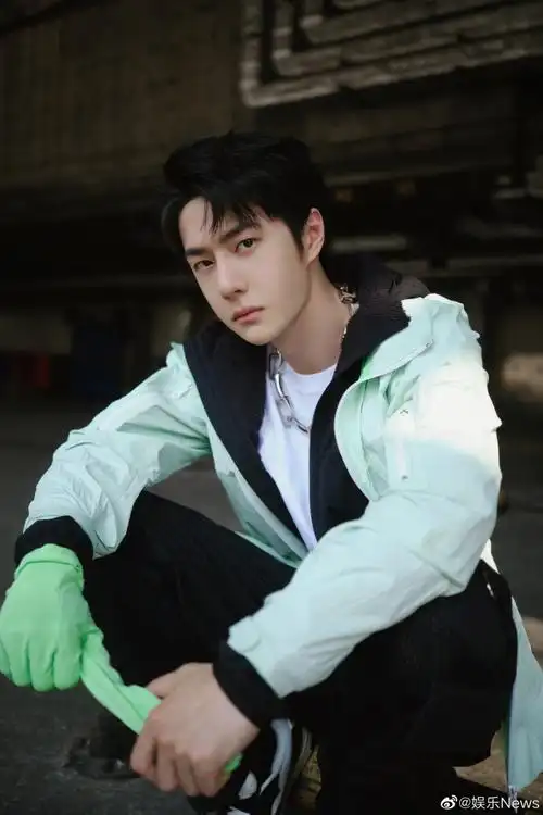 街舞5总决赛十一宫格剧照##王一博这就是街舞5单手手套冷感项链造型