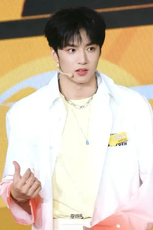 青年演员刘耀文