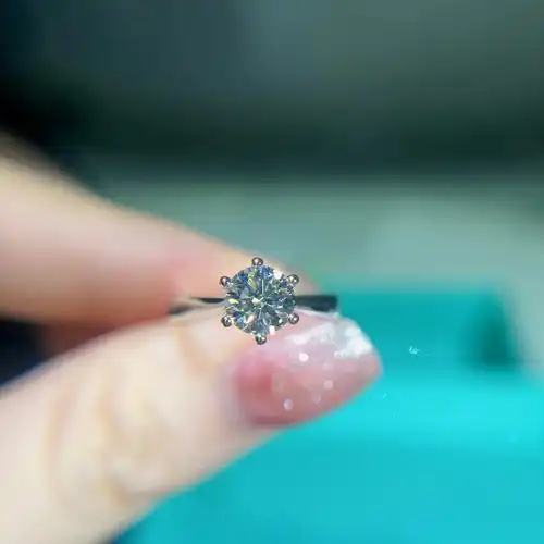 一克拉钻石戒指