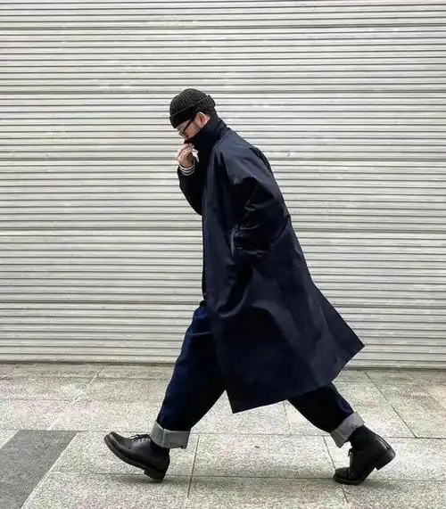 韩国大叔时尚感超群,反季节穿搭让平凡长相变得帅气,氛围感十足