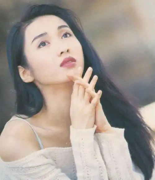 黎姿年轻颜值巅峰照片(晒20年前旧照惊艳网友)(1)