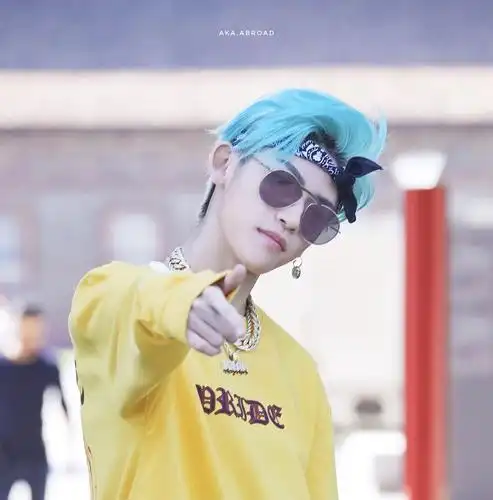 调色盘王琳凯-那些年小鬼染过的各种各样颜色的头发 已经集齐彩虹色