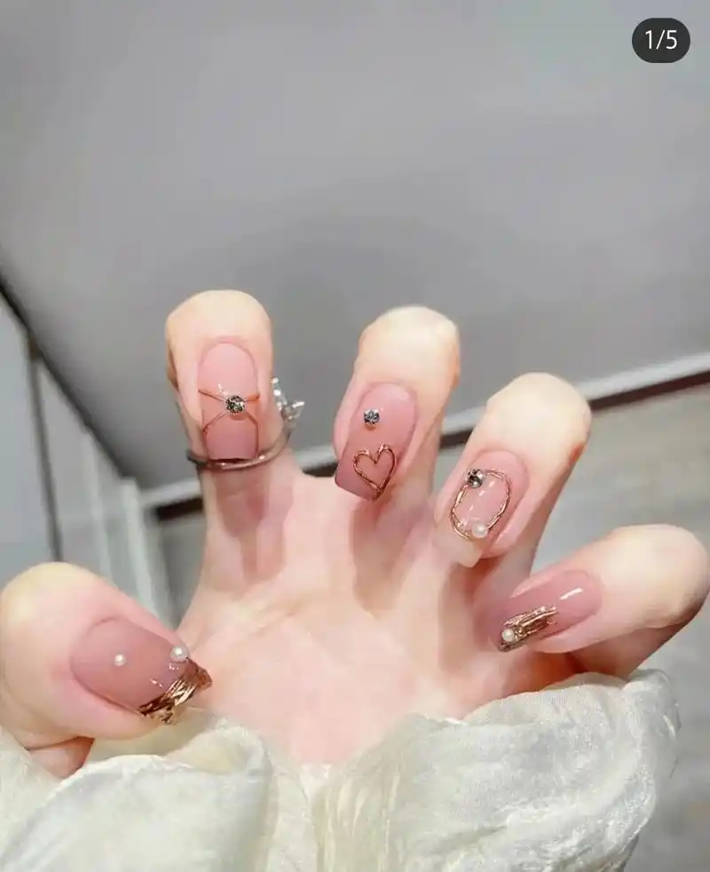 气质款美甲图片