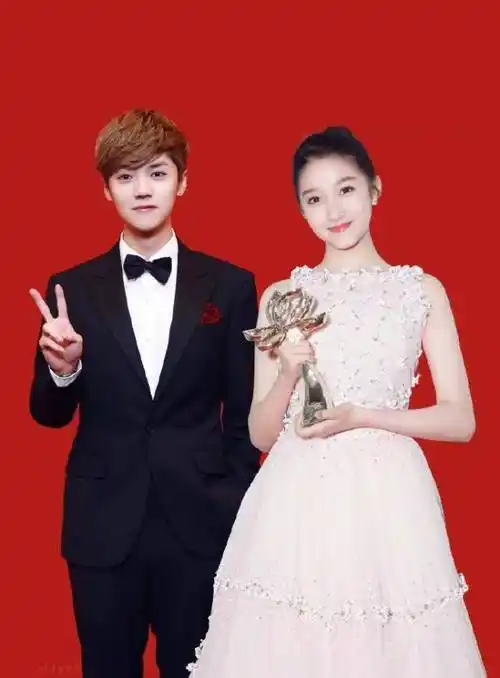 鹿晗关晓彤领证结婚爆料者删除动态晓彤在深圳与鹿晗未在一起