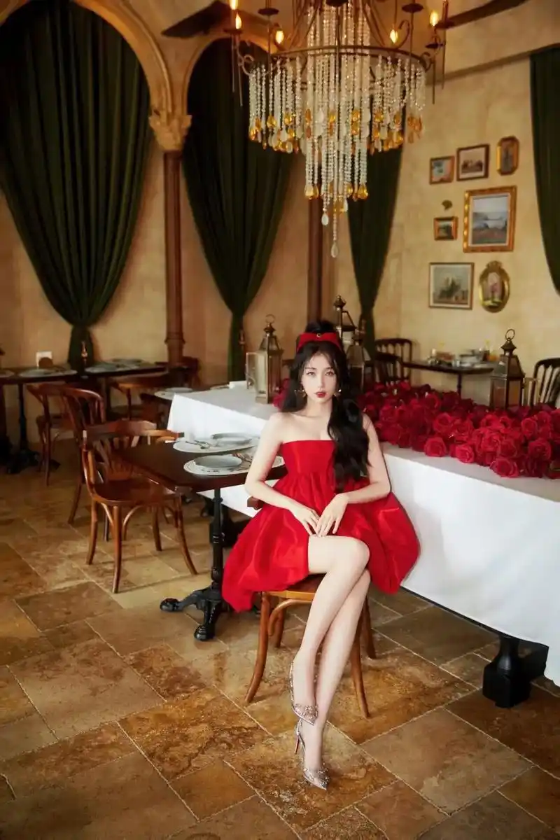 同角度来几张#虞书欣 #無二酒店 - 抖音