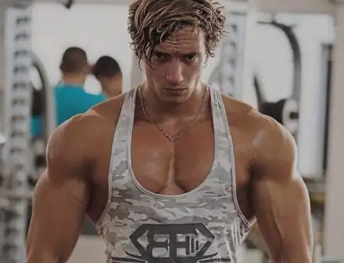 怎么才能更快练出胸肌中缝?选错动作,再努力也很难让胸肌增长