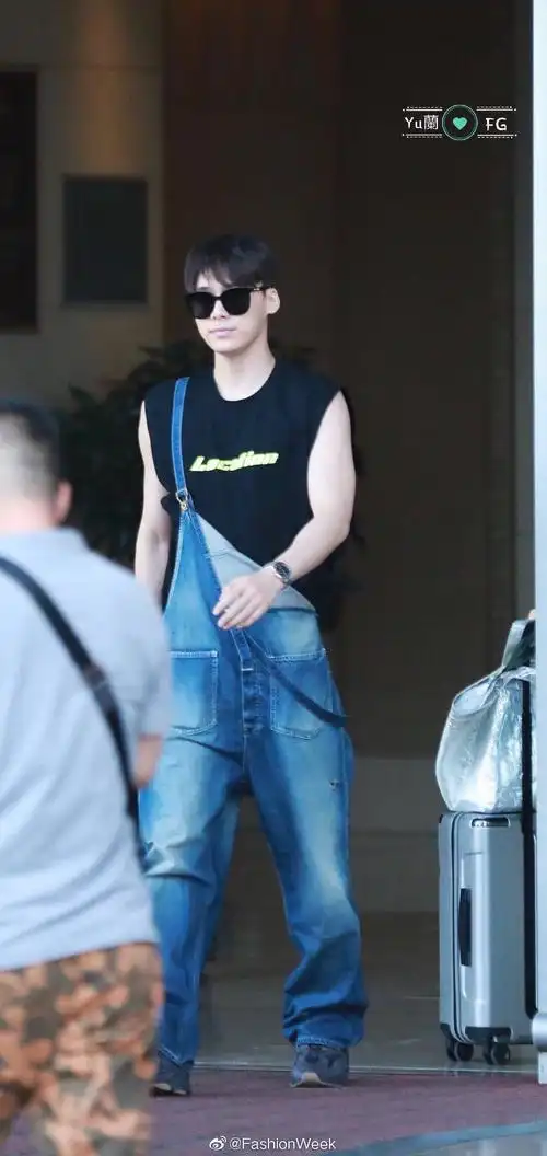 7.12 李易峰(机场街拍)